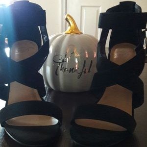 Strappy chunky heel sandle 4 inch.